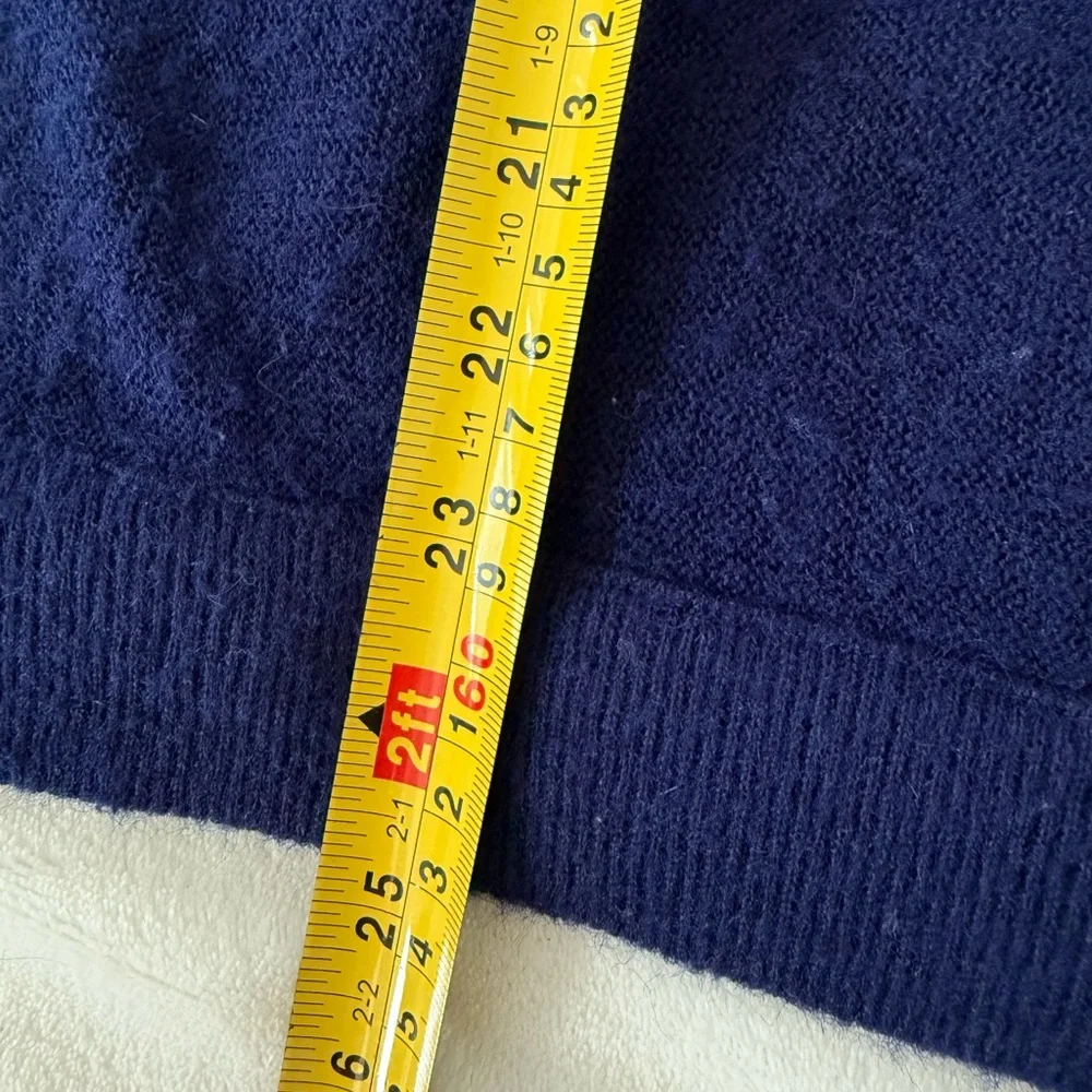 Vintage Izod Lacoste 100% Orlon Acrylic Blue V-neck Sweater Men's Size Med E67 - Picture 4 of 7